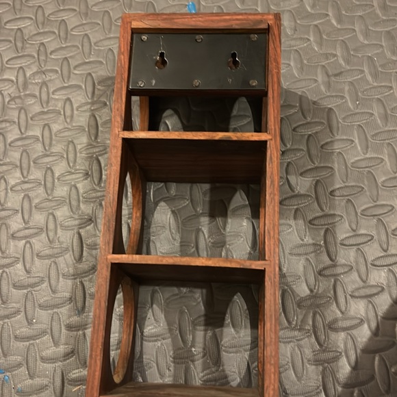 5 bottle holder acaci wood dark brown. Hangs on wall. - Picture 3 of 4